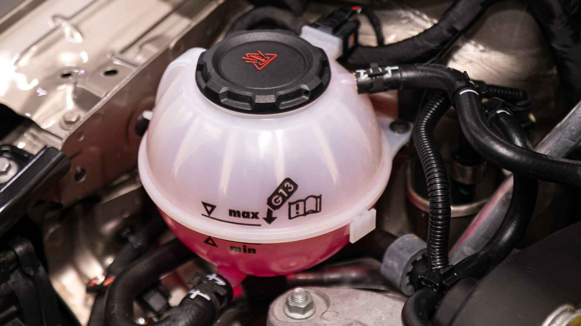 únik chladiacej kvapaliny v aute